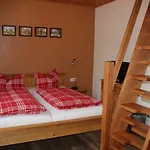 Haus Lutki Апартаменты Бург