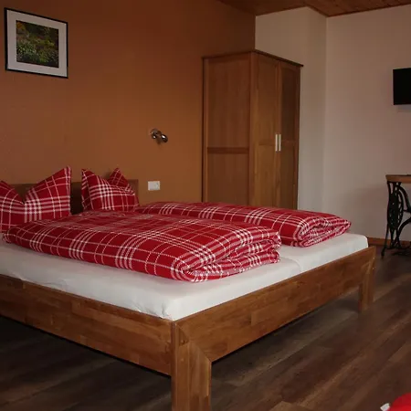 Haus Lutki Apartman *
